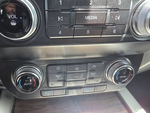 Certified 2019 Ford F150 Lariat w/ Equipment Group 502A Luxury AWD/4WD image 21