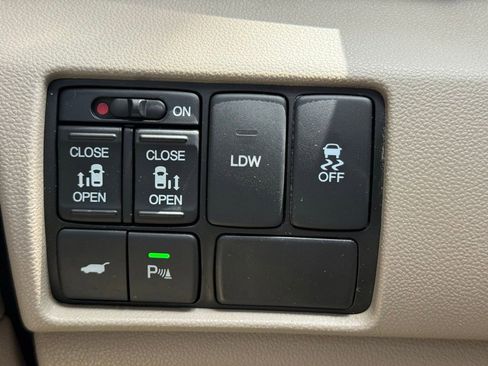 Used 2016 Honda Odyssey Touring Elite image 21
