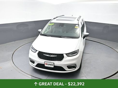 Used 2023 Chrysler Pacifica Limited FWD image 48