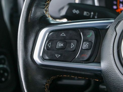 Used 2023 Jeep Wrangler Unlimited Sahara AWD/4WD image 15