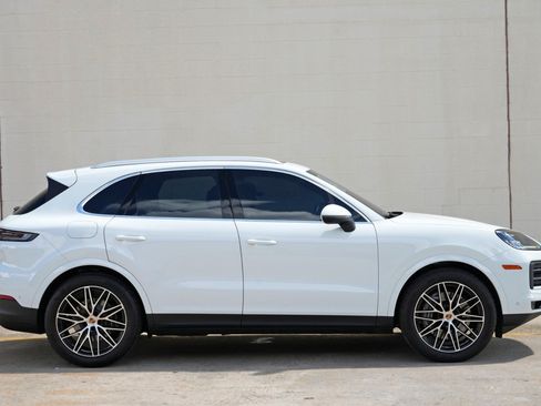 Used 2025 Porsche Cayenne w/ Premium Package Plus AWD/4WD image 59