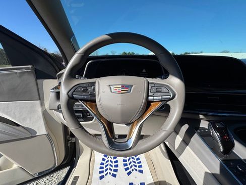 Certified 2021 Cadillac Escalade ESV Premium Luxury Platinum w/ Heavy-Duty Trailer Package image 19