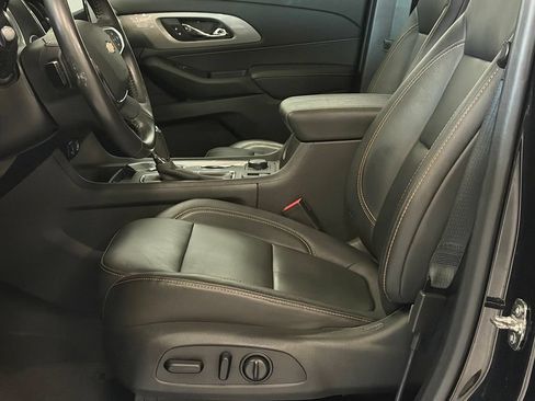 Used 2020 Chevrolet Traverse LT w/ LT Premium Package AWD/4WD image 12