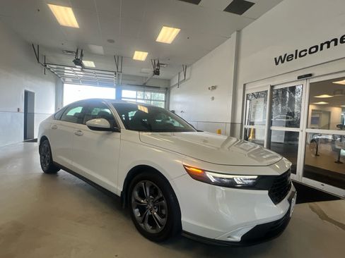 Used 2023 Honda Accord EX image 8