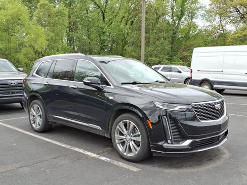 Used 2023 Cadillac XT6 Premium Luxury w/ Technology Package AWD/4WD image 2