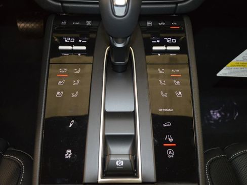 New 2026 Porsche Macan image 31