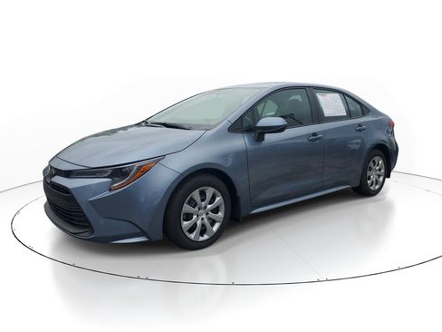Used 2026 Toyota Corolla LE FWD image 3