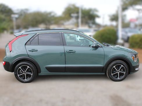Certified 2024 Kia Niro EX image 5
