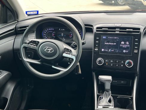 Used 2023 Hyundai Tucson SE image 18