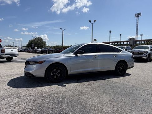 Used 2025 Honda Accord SE image 9