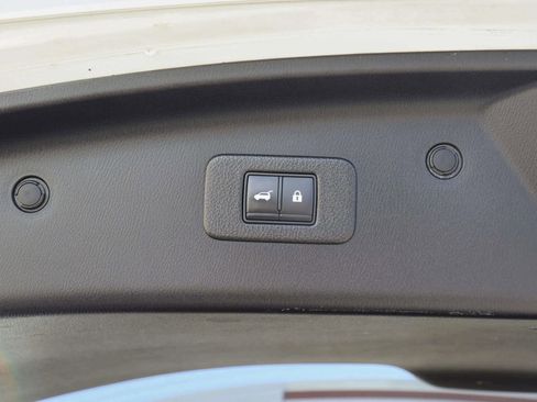 Used 2021 Nissan Armada SL w/ Captain's Chairs Package image 30