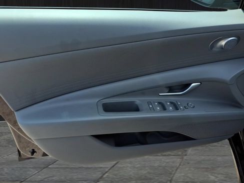 Used 2025 Hyundai Elantra Hybrid FWD image 9