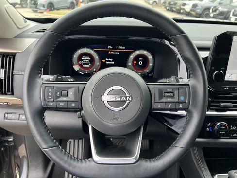 Certified 2023 Nissan Pathfinder Platinum w/ Black Appearance Package FWD image 9
