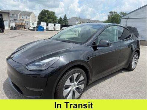 Used 2023 Tesla Model Y Long Range AWD/4WD image 1