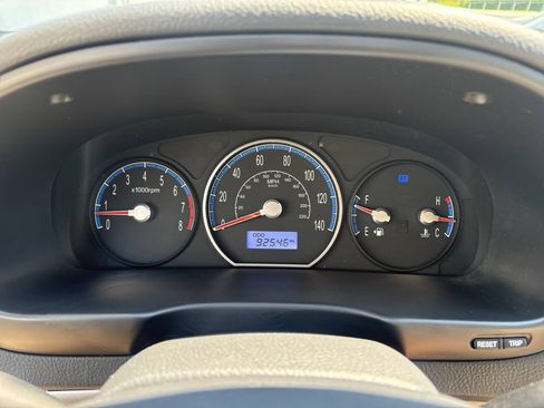 Used 2009 Hyundai Santa Fe GLS FWD image 9