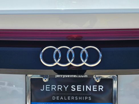 Used 2019 Audi Q8 Premium Plus AWD/4WD image 29