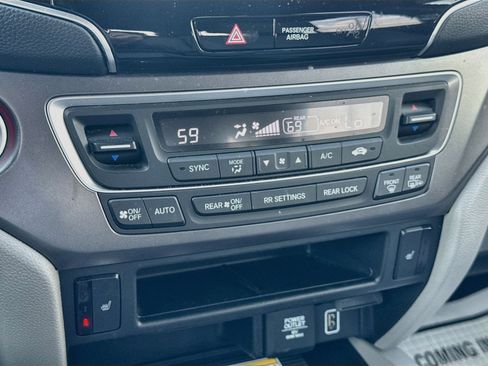 Used 2022 Honda Pilot Special Edition image 16