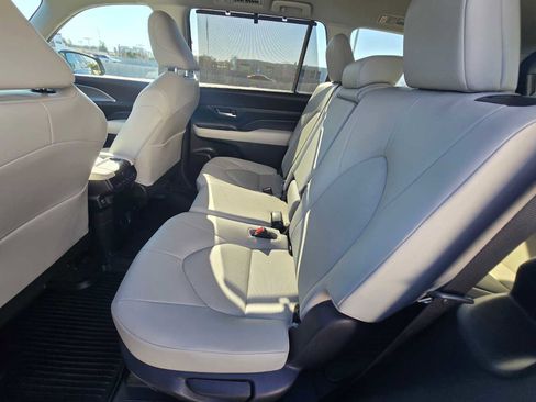 Used 2024 Toyota Grand Highlander XLE image 21