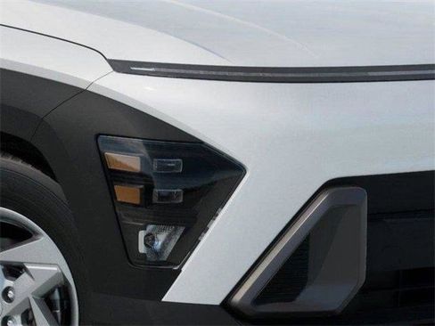 Certified 2025 Hyundai Kona SE image 12