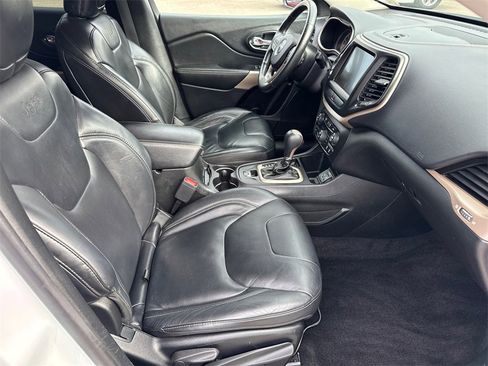 Used 2017 Jeep Cherokee High Altitude image 13
