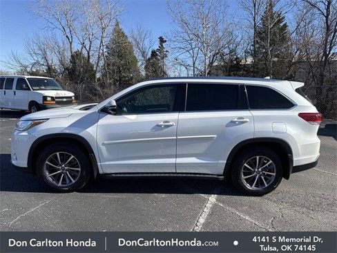 Used 2017 Toyota Highlander XLE image 11