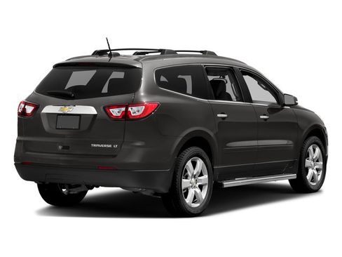 Used 2017 Chevrolet Traverse LT w/ Style and Technology Package FWD image 5