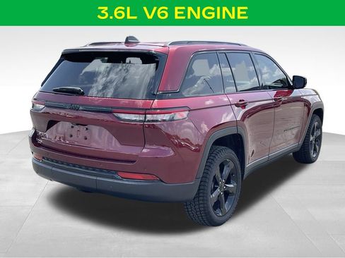 Used 2023 Jeep Grand Cherokee Altitude AWD/4WD image 9