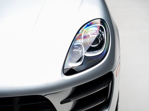 Used 2016 Porsche Macan Turbo AWD/4WD image 11