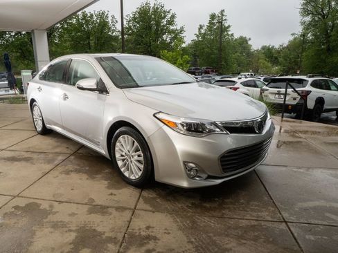 Used 2014 Toyota Avalon Limited w/ Technology Package FWD image 2