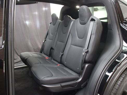 Used 2022 Tesla Model X image 41