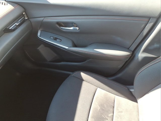 Certified 2025 Nissan Sentra SR FWD image 27
