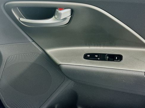 Used 2022 Kia Niro LX FWD image 28
