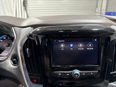 Used 2021 Chevrolet Traverse LT FWD image 36