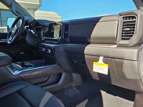 New 2026 GMC Sierra 2500 SLT w/ SLT Convenience Package image 28