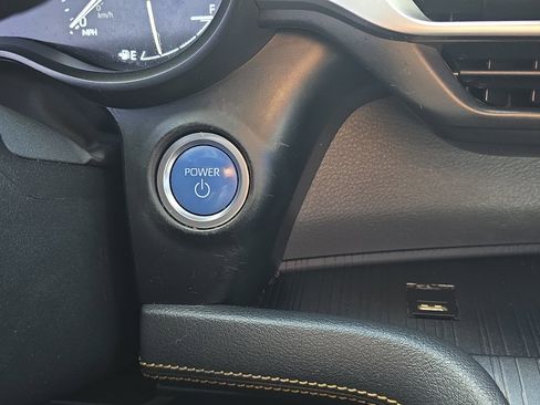 Certified 2022 Toyota Sienna XLE Woodland Edition image 32