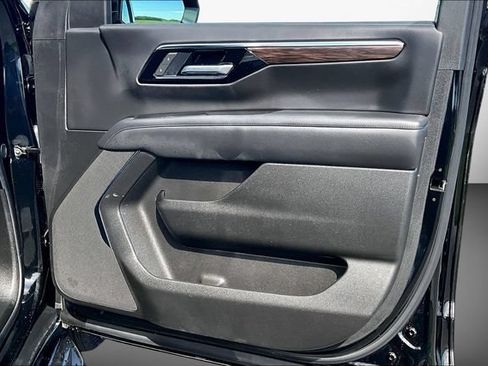 Used 2025 Chevrolet Tahoe LT AWD/4WD image 17