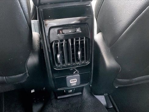 Used 2024 Jeep Compass Latitude w/ Sun and Sound Group image 17