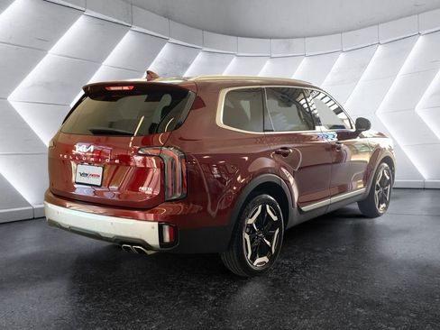 Used 2024 Kia Telluride EX w/ EX Captain's Chair Package FWD image 4