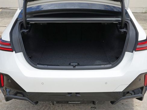 Used 2025 BMW i5 eDrive40i w/ M Sport Package RWD image 10