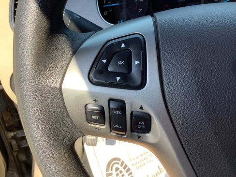 Used 2016 Ford Taurus SE FWD image 39