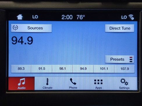 Used 2017 Ford Fusion SE w/ Fusion SE Technology Package image 25