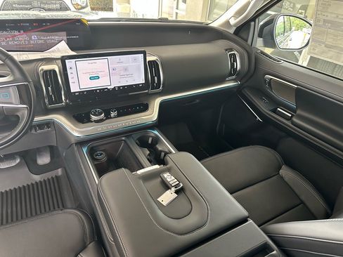 New 2025 Ford Expedition Platinum w/ Driver's Package image 37