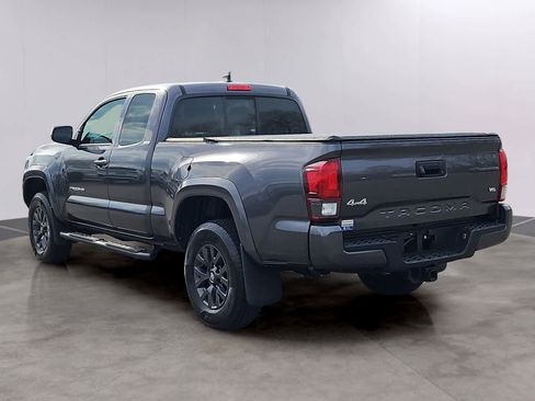 Used 2022 Toyota Tacoma SR5 AWD/4WD image 6