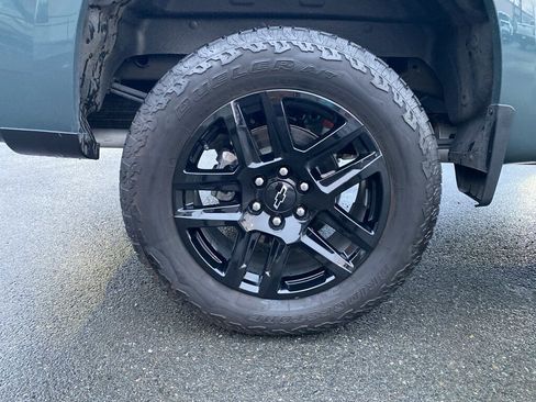 Used 2025 Chevrolet Silverado 1500 LT Trail Boss w/ Convenience Package II image 3