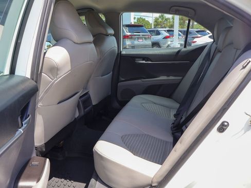 Used 2023 Toyota Camry SE FWD image 10