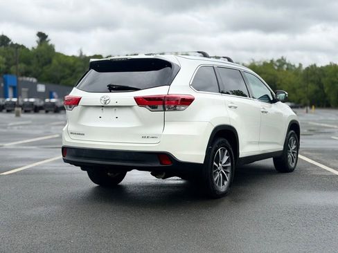 Used 2019 Toyota Highlander XLE AWD/4WD image 7