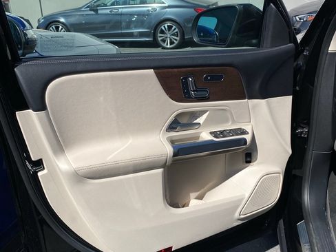 Used 2023 Mercedes-Benz GLB 250 image 9