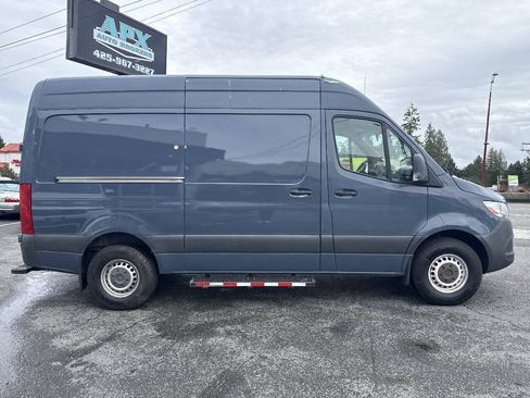 Used 2019 Mercedes-Benz Sprinter 144 image 9