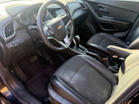 Used 2022 Chevrolet Trax LT w/ LT Convenience Package FWD image 7