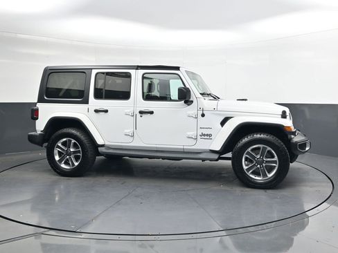 Used 2019 Jeep Wrangler Unlimited Sahara image 3